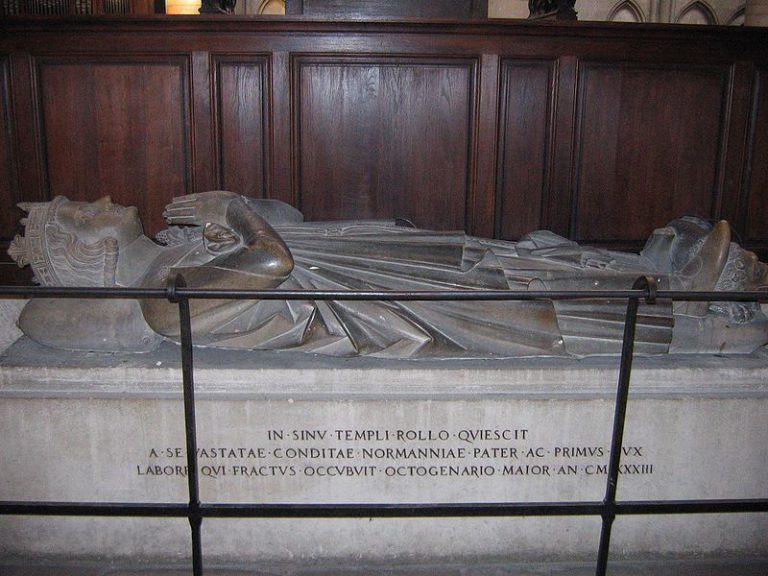 grave_of_rollo_of_normandy_-_cathedrale_de_rouen